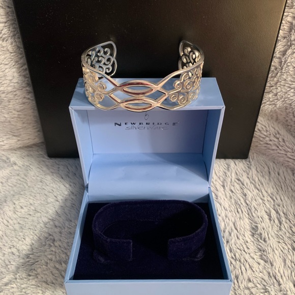Newbridge Silverware Kells Bangle Bracelet - Picture 3 of 4